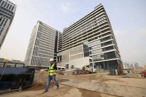 热搜热议 全国首个百米 摩天工厂 来了,汽车 搭电梯 开上17楼